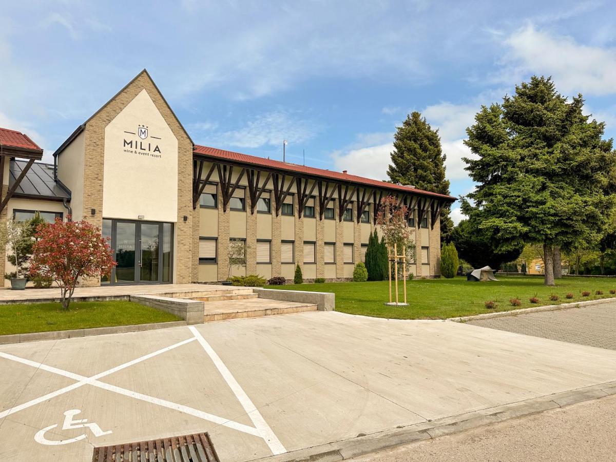 Milia Wine & Event Resort Dunajsky Klatov Ngoại thất bức ảnh